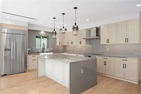 Encino, CA 91316,17962 Valley Vista BLVD