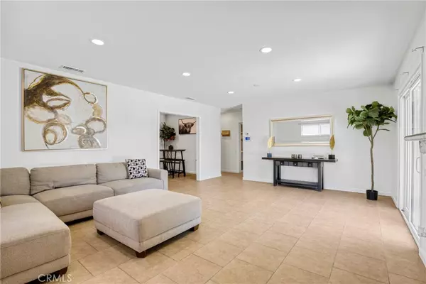 Northridge, CA 91324,8438 Wystone AVE