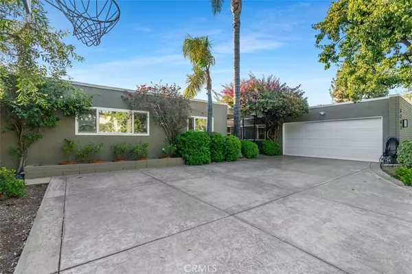 Woodland Hills, CA 91367,6207 Capistrano AVE