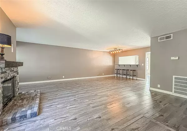 Simi Valley, CA 93065,415 Jeremiah DR #B