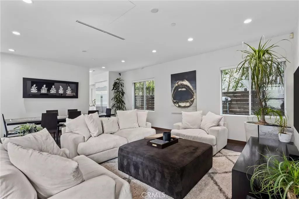 Encino, CA 91436,16424 Marbro DR
