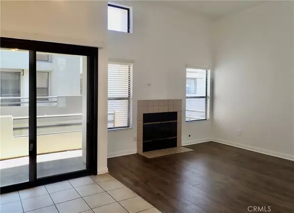 Calabasas, CA 91302,4275 Las Virgenes RD #3