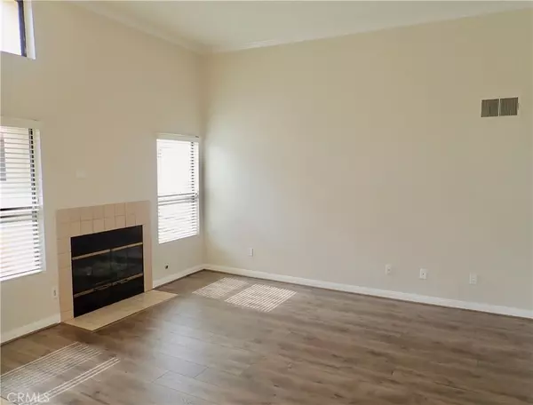 Calabasas, CA 91302,4275 Las Virgenes RD #3