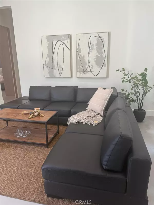 Woodland Hills, CA 91367,22747 1/2 Califa ST