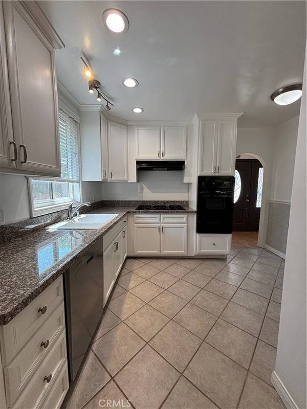 Woodland Hills, CA 91364,22051 San Miguel ST