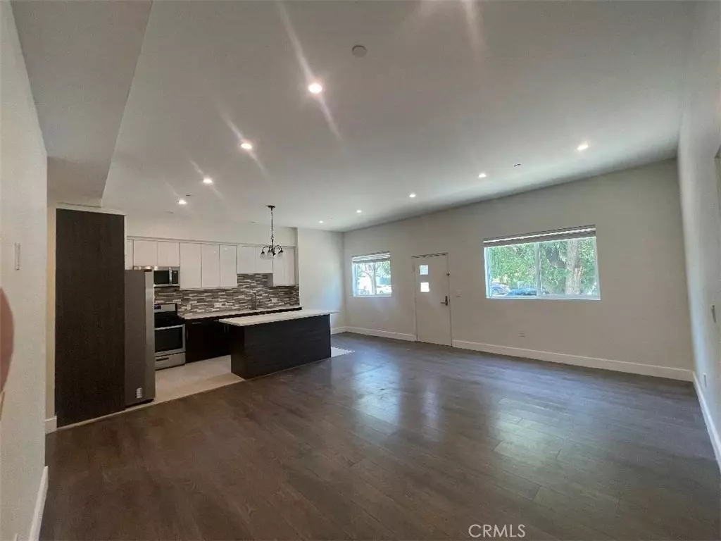 Lake Balboa, CA 91406,6445 Woodley AVE #101