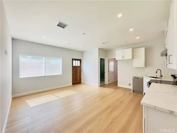 Lake Balboa, CA 91406,17522 Lemay ST