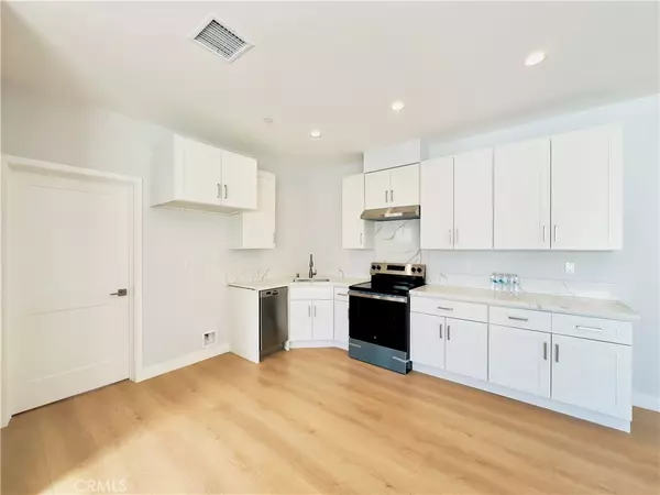 Lake Balboa, CA 91406,17522 Lemay ST