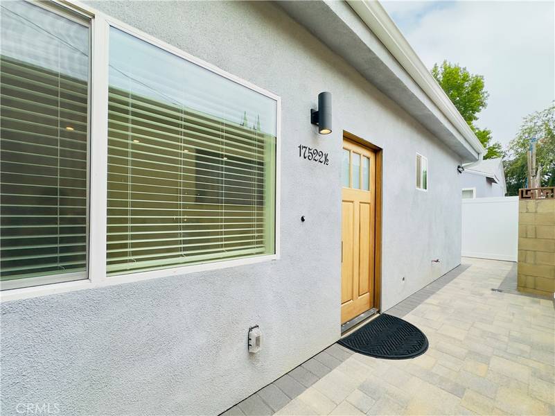 17522 1/2 Lemay ST, Lake Balboa, CA 91406