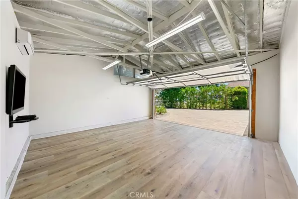 North Hills, CA 91343,15936 Osborne ST
