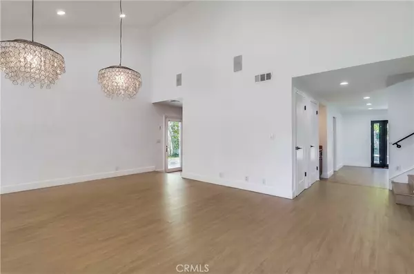 Valley Village, CA 91607,5528 Voletta PL