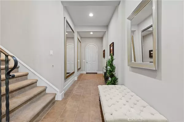 Saugus, CA 91350,27667 Camellia DR