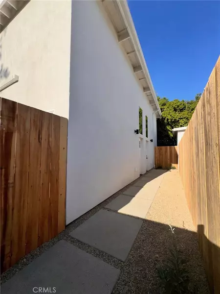 11320 Bessemer, North Hollywood, CA 91406