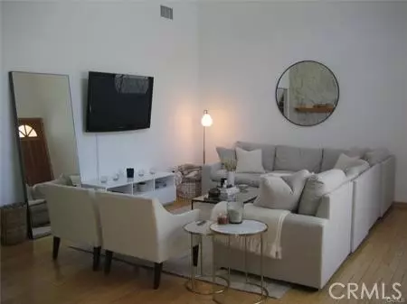 11964 Mayfield AVE #201, Brentwood, CA 90049