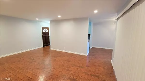Tarzana, CA 91356,18307 Burbank BLVD #19
