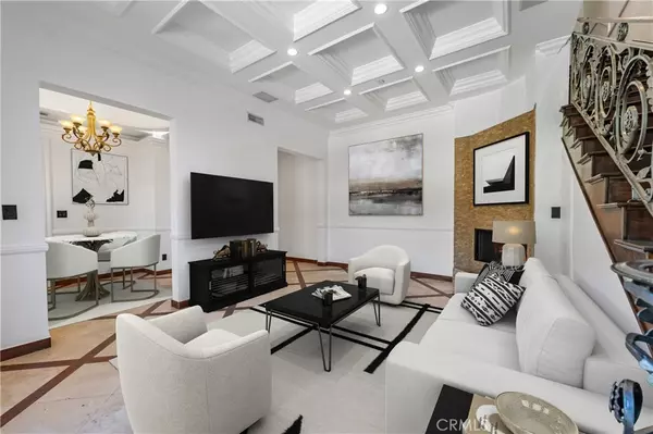 8655 Hillside AVE, Los Angeles, CA 90069