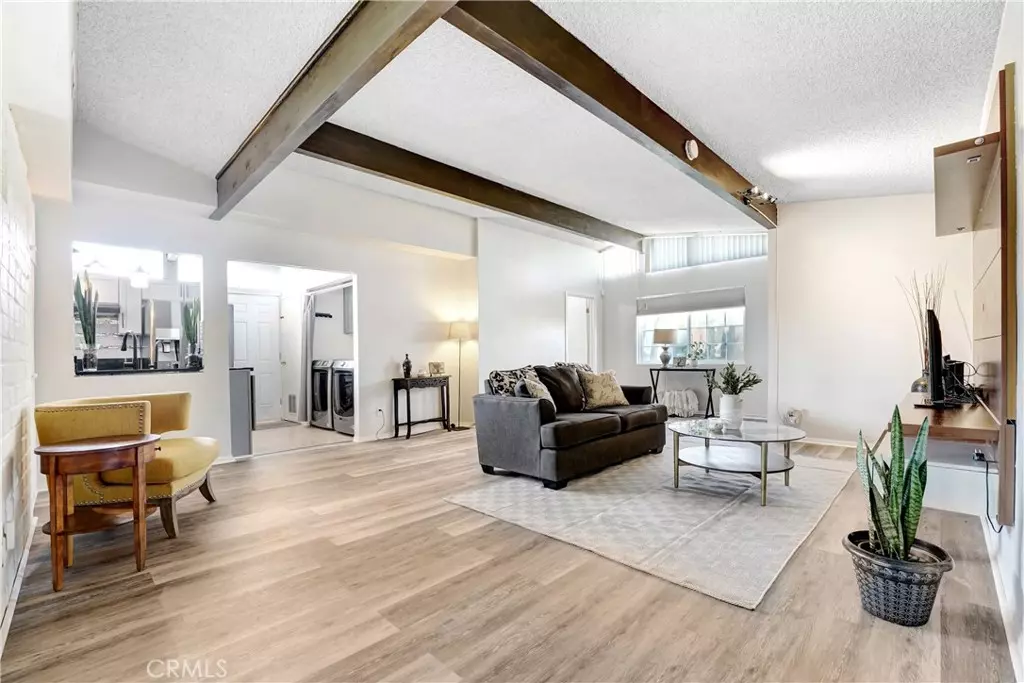 Northridge, CA 91324,8850 Winnetka AVE
