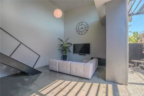 West Hollywood, CA 90046,1011 N Orange Grove AVE #5A