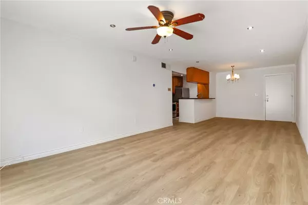 Valley Village, CA 91607,5257 Radford AVE #107