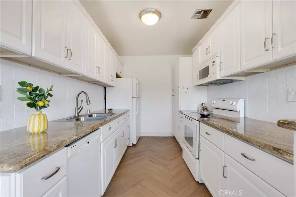 Encino, CA 91316,5400 Newcastle AVE #46