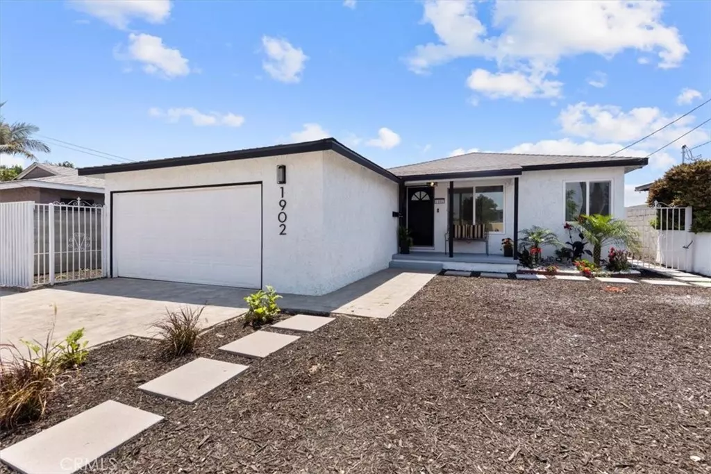 Compton, CA 90220,1902 W 156th ST