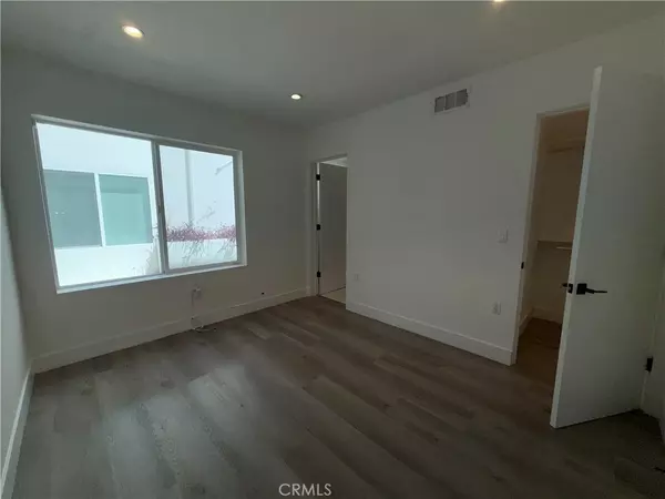 Canoga Park, CA 91303,21719 Hart ST