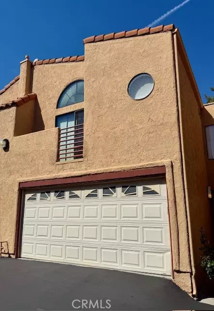 Agoura Hills, CA 91301,5291 Colodny DR #5