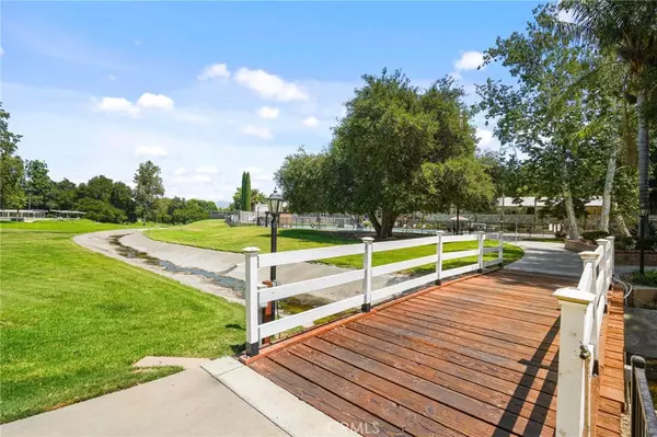 Newhall, CA 91321,26725 Oak Garden CT