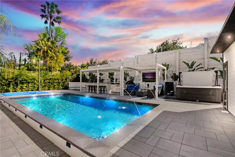 20200 Clark ST, Woodland Hills, CA 91367