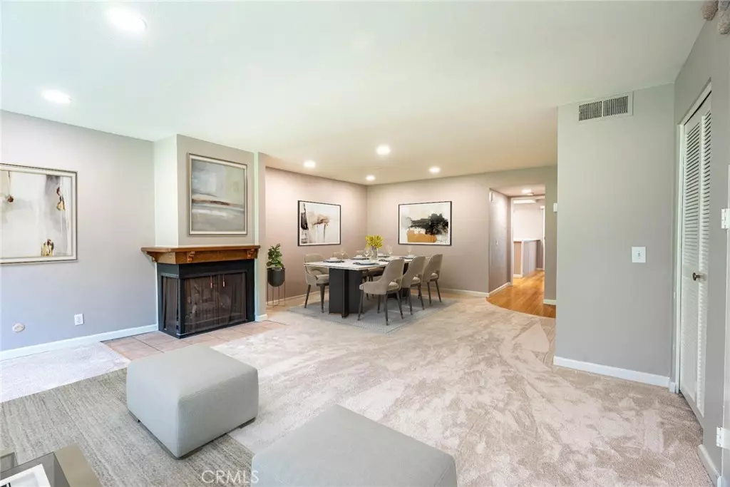Sherman Oaks, CA 91423,4321 Matilija AVE #14