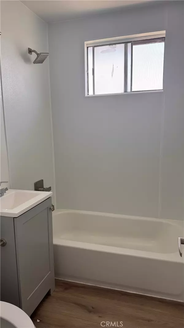 Los Angeles, CA 90003,142 W 94th ST