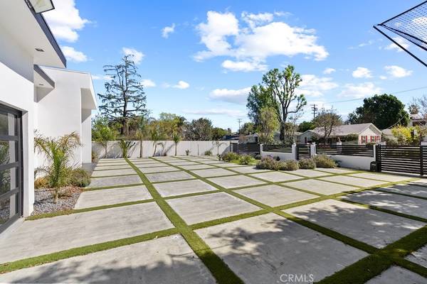Woodland Hills, CA 91367,23143 Leonora DR