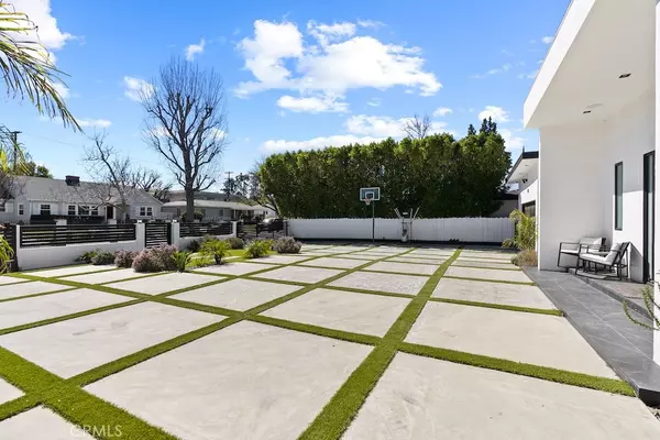 Woodland Hills, CA 91367,23143 Leonora DR