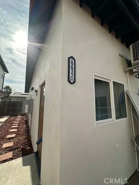 19432 1/2 Keswick ST, Reseda, CA 91335