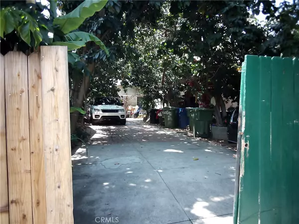 Los Angeles, CA 90029,1127 N Commonwealth AVE