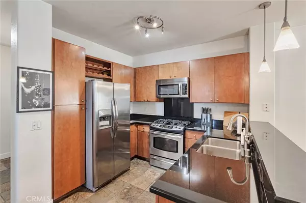 Valencia, CA 91355,24535 Town Center DR #6403