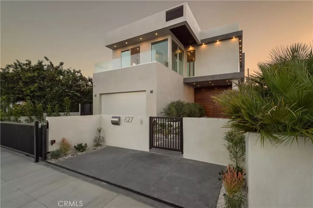 Los Angeles, CA 90036,627 N Vista ST
