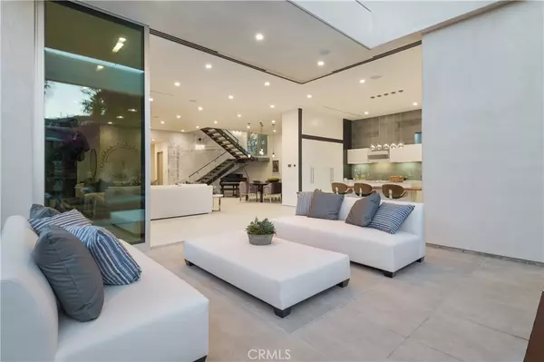Los Angeles, CA 90036,627 N Vista ST