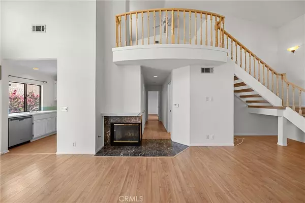 Saugus, CA 91350,22715 Copper Hill DR #19