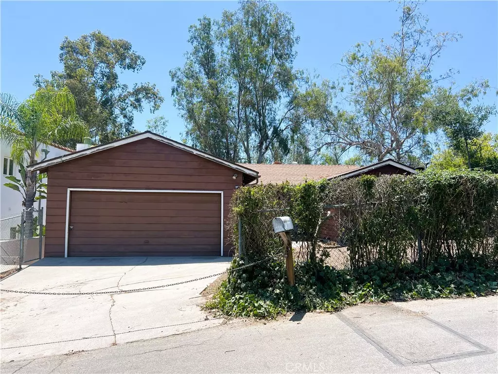 Calabasas, CA 91302,3975 Black Bird WAY
