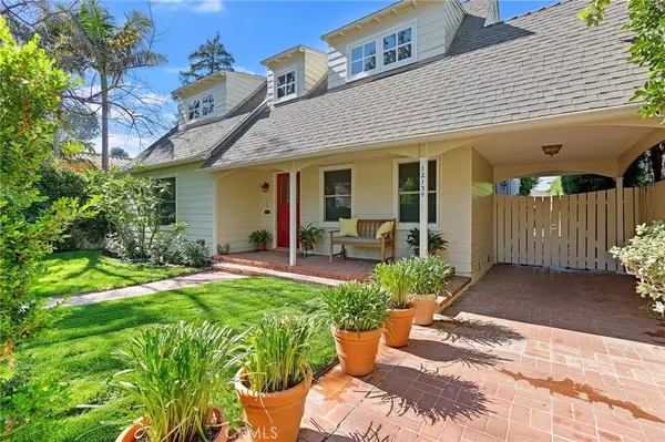 12139 Hollyglen PL, Studio City, CA 91604