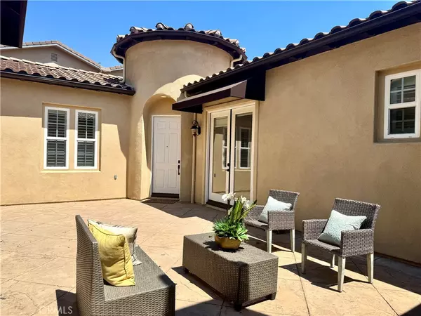 Valencia, CA 91381,26480 Valley Oak LN
