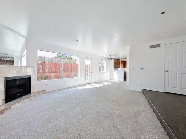 Arleta, CA 91331,9235 Woodman AVE #G