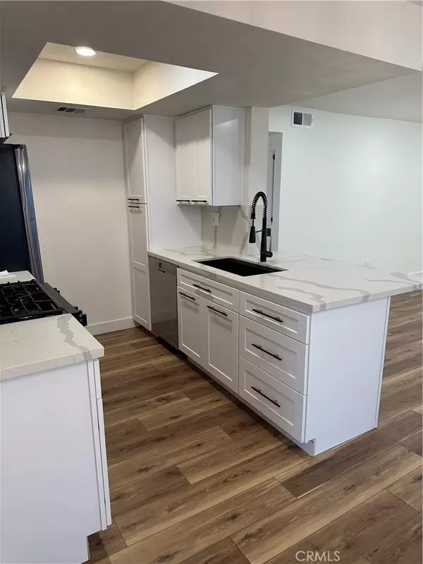 Calabasas, CA 91302,4201 Las Virgenes RD #201
