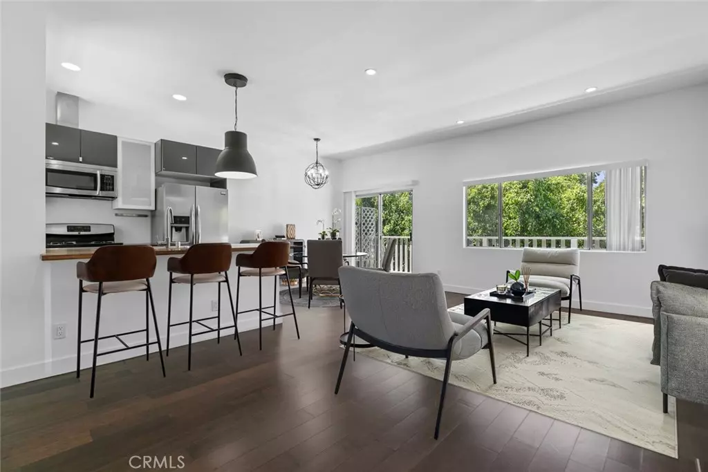 Sherman Oaks, CA 91423,4859 Coldwater Canyon AVE #12A