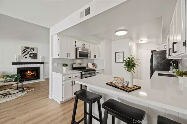Newhall, CA 91321,25273 Avenida Dorena