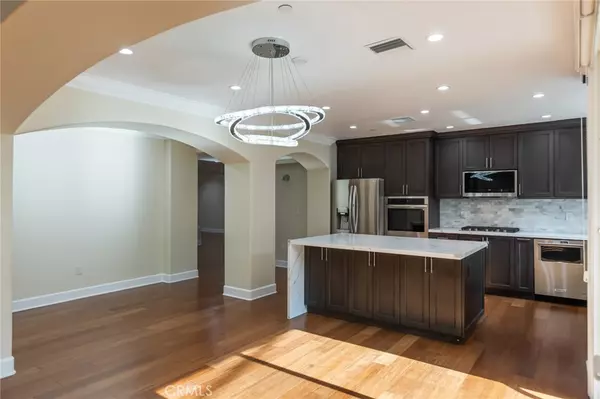 Valley Village, CA 91607,5305 Bellingham AVE #103