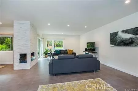 Woodland Hills, CA 91367,6236 Capistrano AVE
