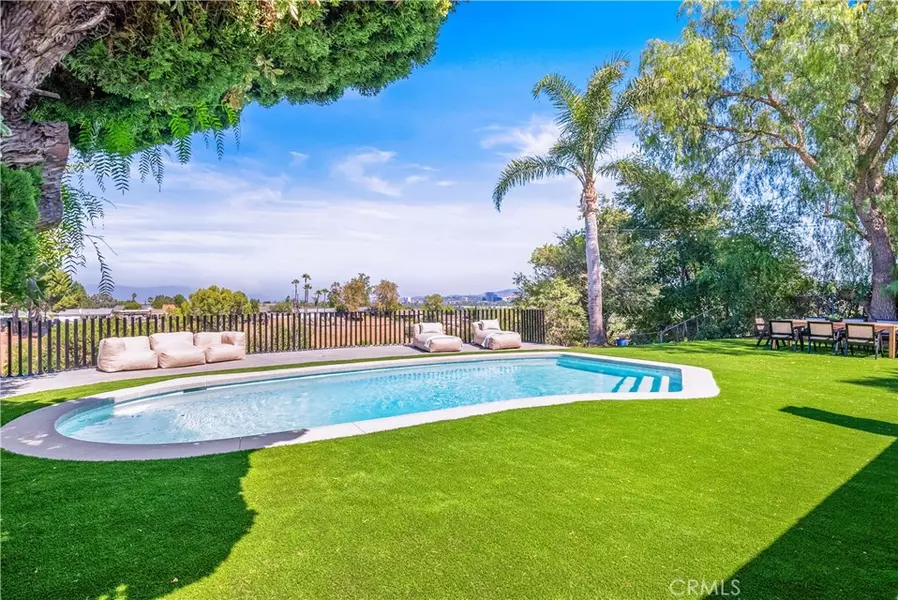 7024 Middlesbury Ridge CIR, West Hills, CA 91307