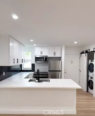 Encino, CA 91316,17000 Burbank BLVD #202